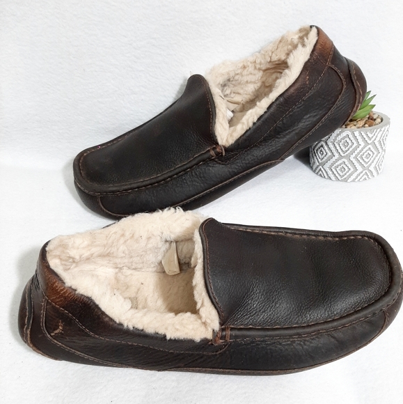 UGG Other - UGG Fur Lining Slip-On Leather Shoes Size 10.